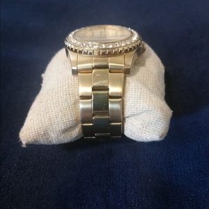 I am selling a gold watch from Guess.